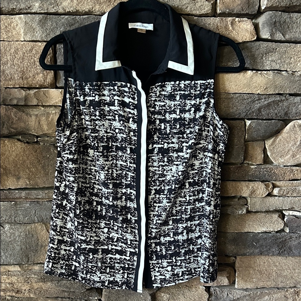 Calvin Klein Black and White Sleeveless button up Blouse size small